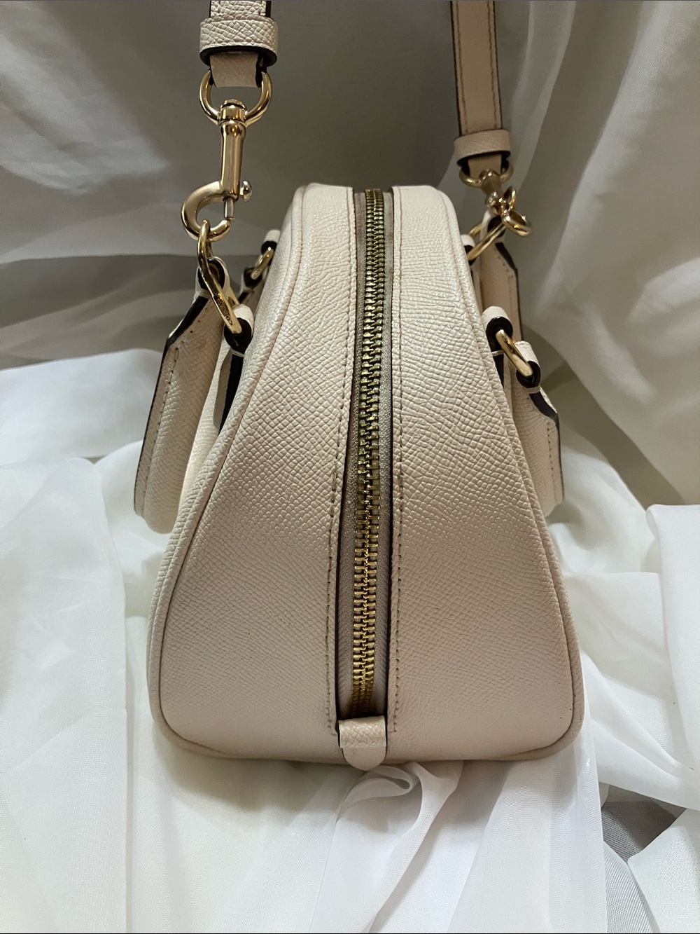 Sydney Satchel - Picture 4 of 11